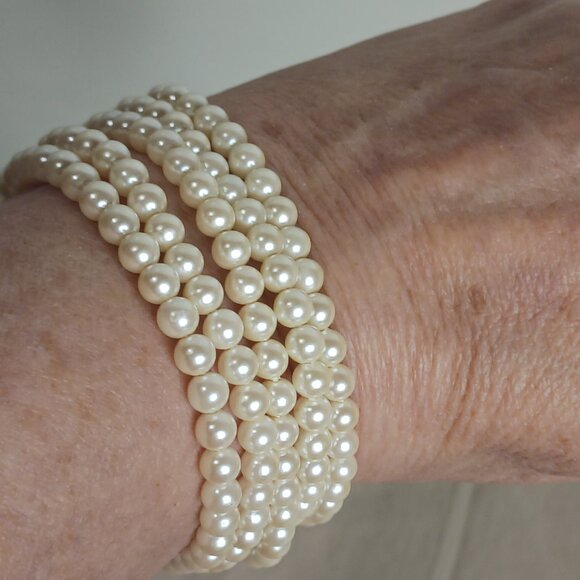 Richelieu Faux Pearl Bracelet - Picture 7 of 10